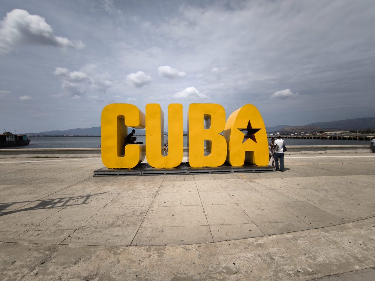 Lettres CUBA sur le port